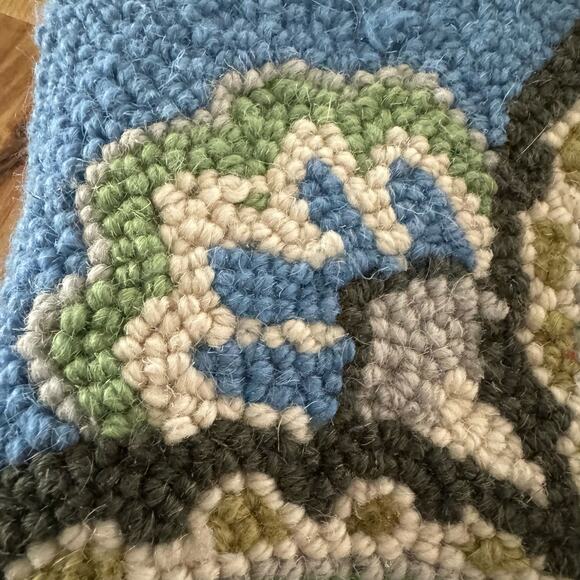 Jacobean Flower Wool Latch Hooked Pillow Blue Red 14x18" Cottage Core Country - Picture 5 of 11